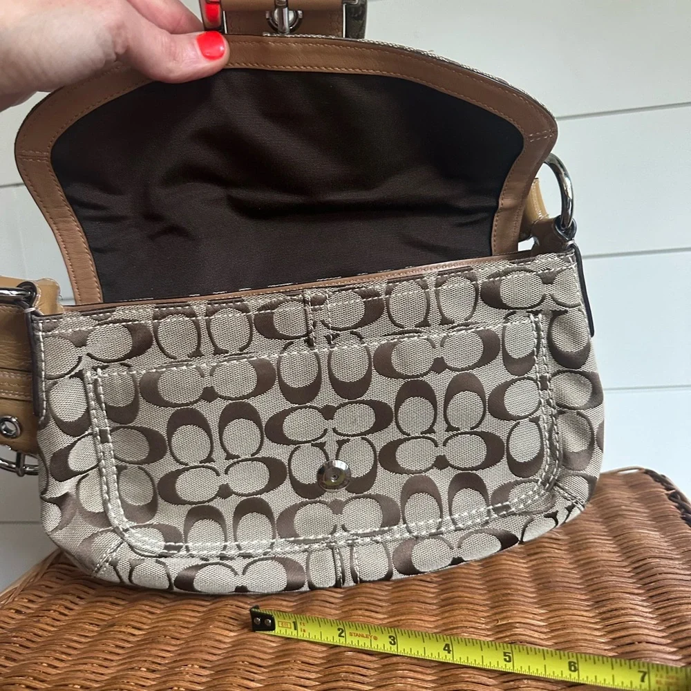 Coach Brown and Tan Signature SoHo Buckle Shoulder Bag y2k d1067-f15668 - Picture 6 of 16